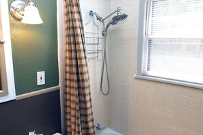 Combined shower/bathtub, hair dryer, towels