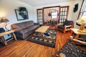 TV, DVD player - Stonehaven Home - Perfect for family getaway #3384 (Estes Park)