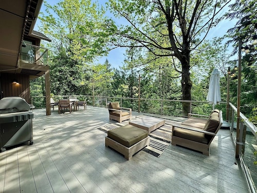 Private Bellevue Sanctuary with View
