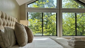 5 Schlafzimmer, Zimmersafe, Schreibtisch, Bügeleisen/Bügelbrett