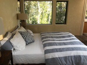 3 bedrooms, iron/ironing board, free WiFi, bed sheets - Gorgeous modern home with ocean and mountain views in the heart of Big Sur (Big Sur)