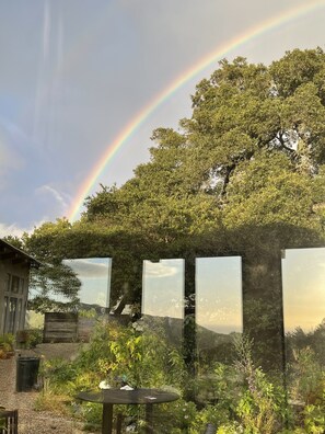 Outdoor dining - Gorgeous modern home with ocean and mountain views in the heart of Big Sur (Big Sur)