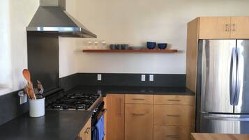 Køleskab, ovn, kogeplade, opvaskemaskine