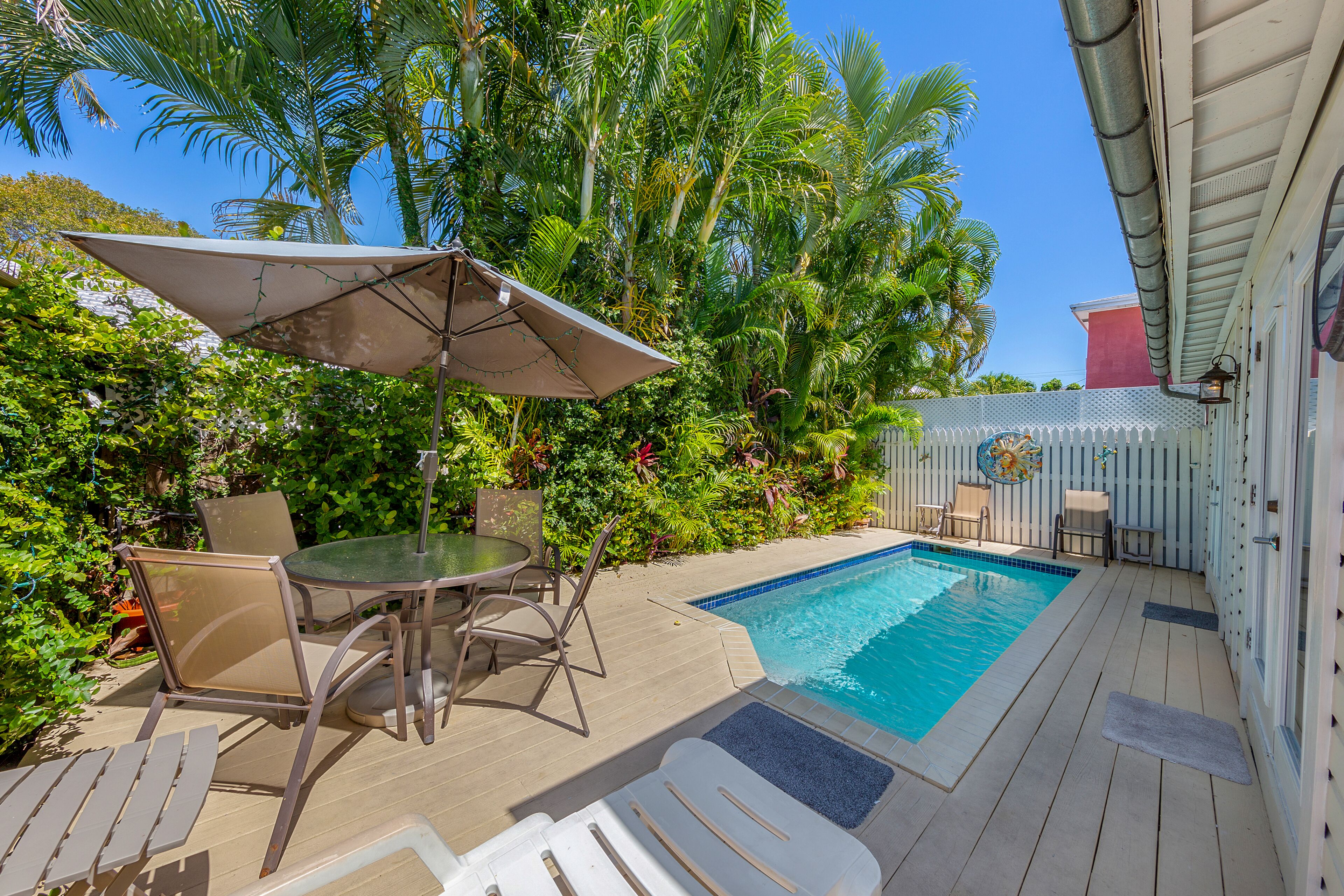 Old Town Key West classic with private saltwater pool & enclosed patio- by shops