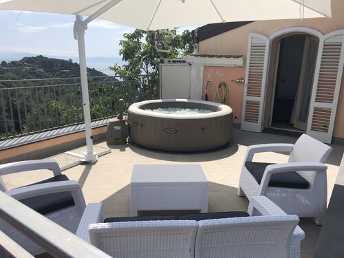 A newly renovated, stylish 2 bedroom apartment with amazing sea view
