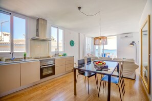 冷蔵庫、電子レンジ、オーブン、食器洗い機