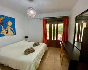 2 bedrooms, desk, iron/ironing board, free WiFi