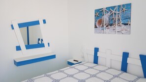 2 bedrooms, iron/ironing board, WiFi, bed sheets - AZUL APARTMENT WITH WHIRLPOOL BATH (San Vito Lo Capo)