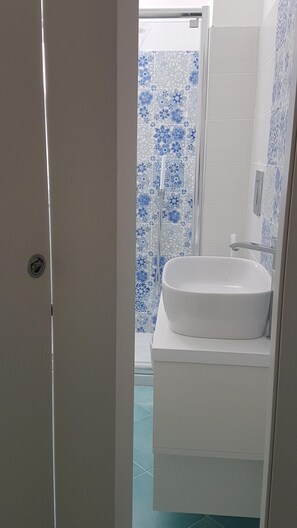 Shower, hair dryer, towels - AZUL APARTMENT WITH WHIRLPOOL BATH (San Vito Lo Capo)