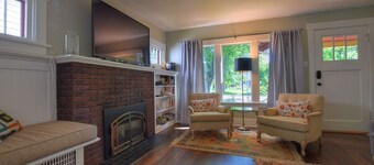 Viking House - Walk to campus!