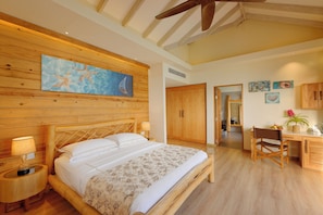 Aqua Suite with Slide | 1 bedroom, pillowtop beds, in-room safe, soundproofing
