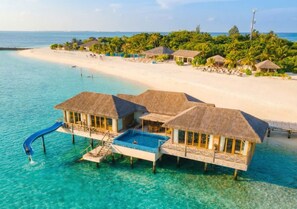 You & Me Suite with Floating Breakfast | Senger med overmadrass, safe på rommet, lydisolert og strykejern/-brett
