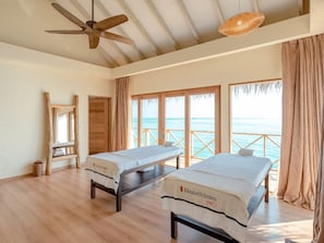 Couples treatment rooms, sauna, hot tub, steam room, body treatments