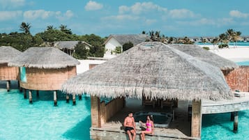 Tina de hidromasaje al aire libre