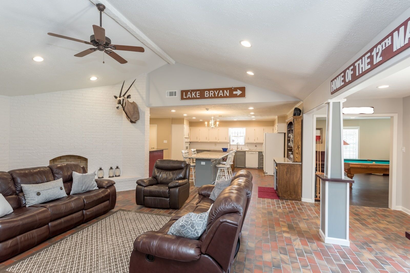 GRADUATION RETREAT!  5 minutes from Reed Arena, perfect for entertaining!