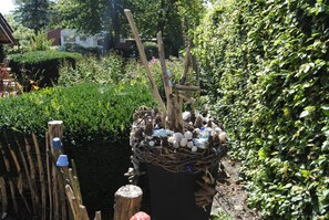 Property grounds - Vacation apartment Seeschwalbe directly on the North Sea dike. Idyllic, quiet, natural beach (Hilgenriedersiel)