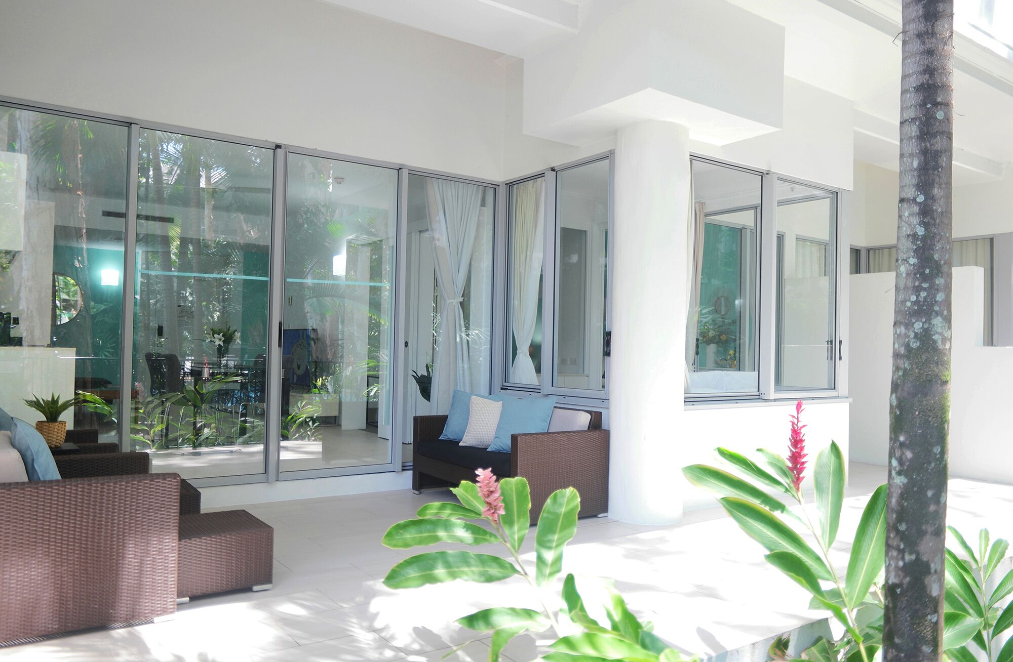 Lxry 2 bed Apt-Sea and Mountain View — image 5