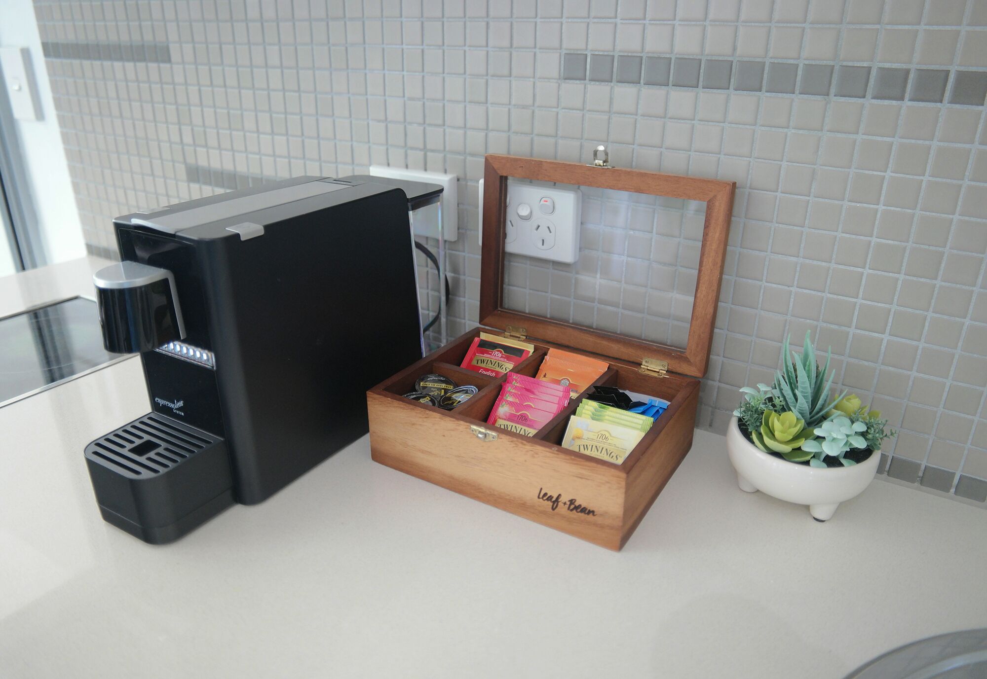 Lxry 2 bed Apt-Sea and Mountain View — image 19