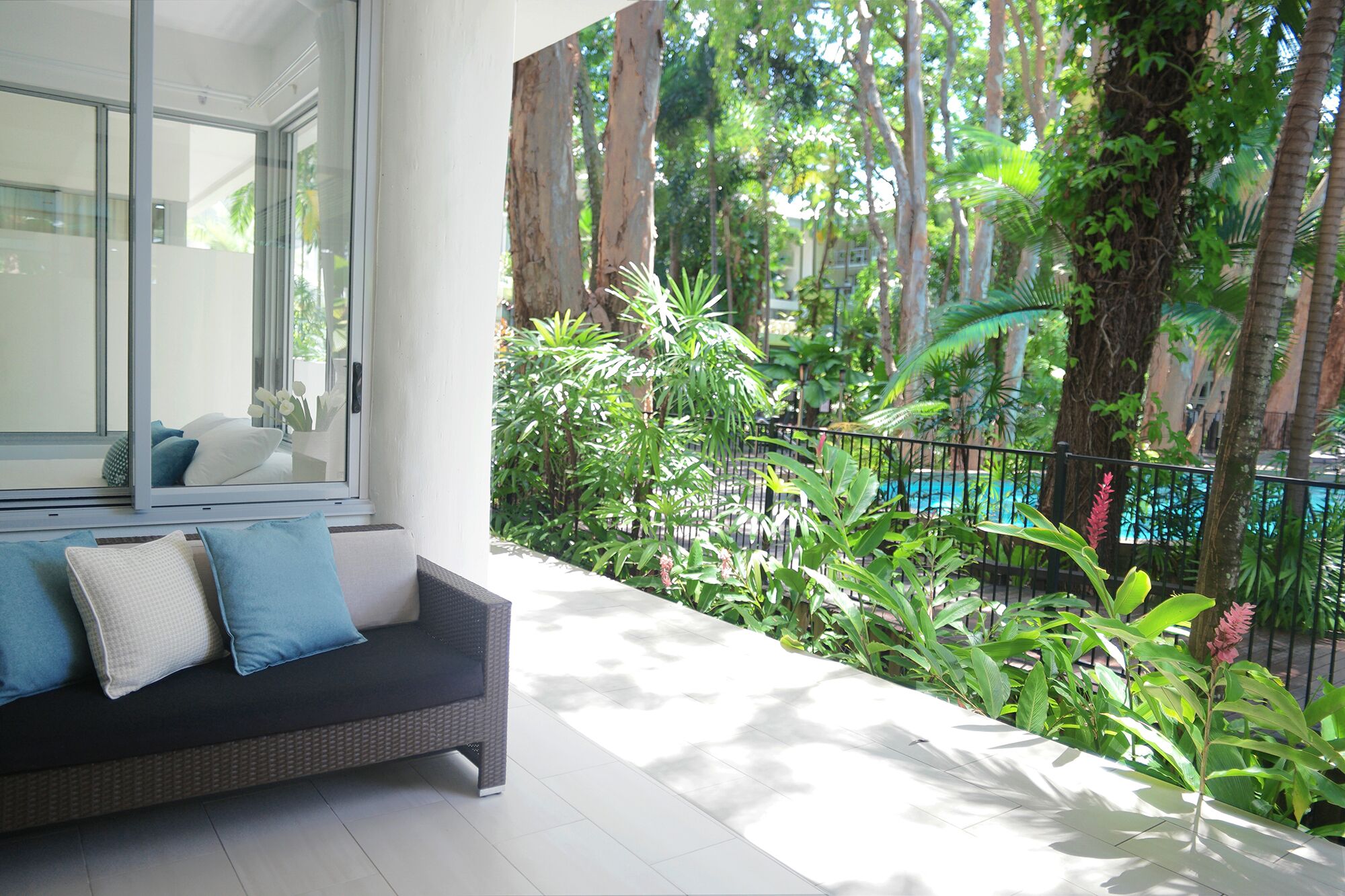 Lxry 2 bed Apt-Sea and Mountain View — image 22