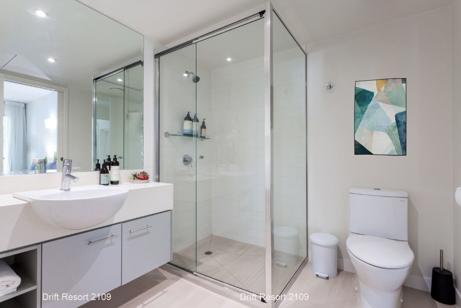 Lxry 2 bed Apt-Sea and Mountain View — image 21