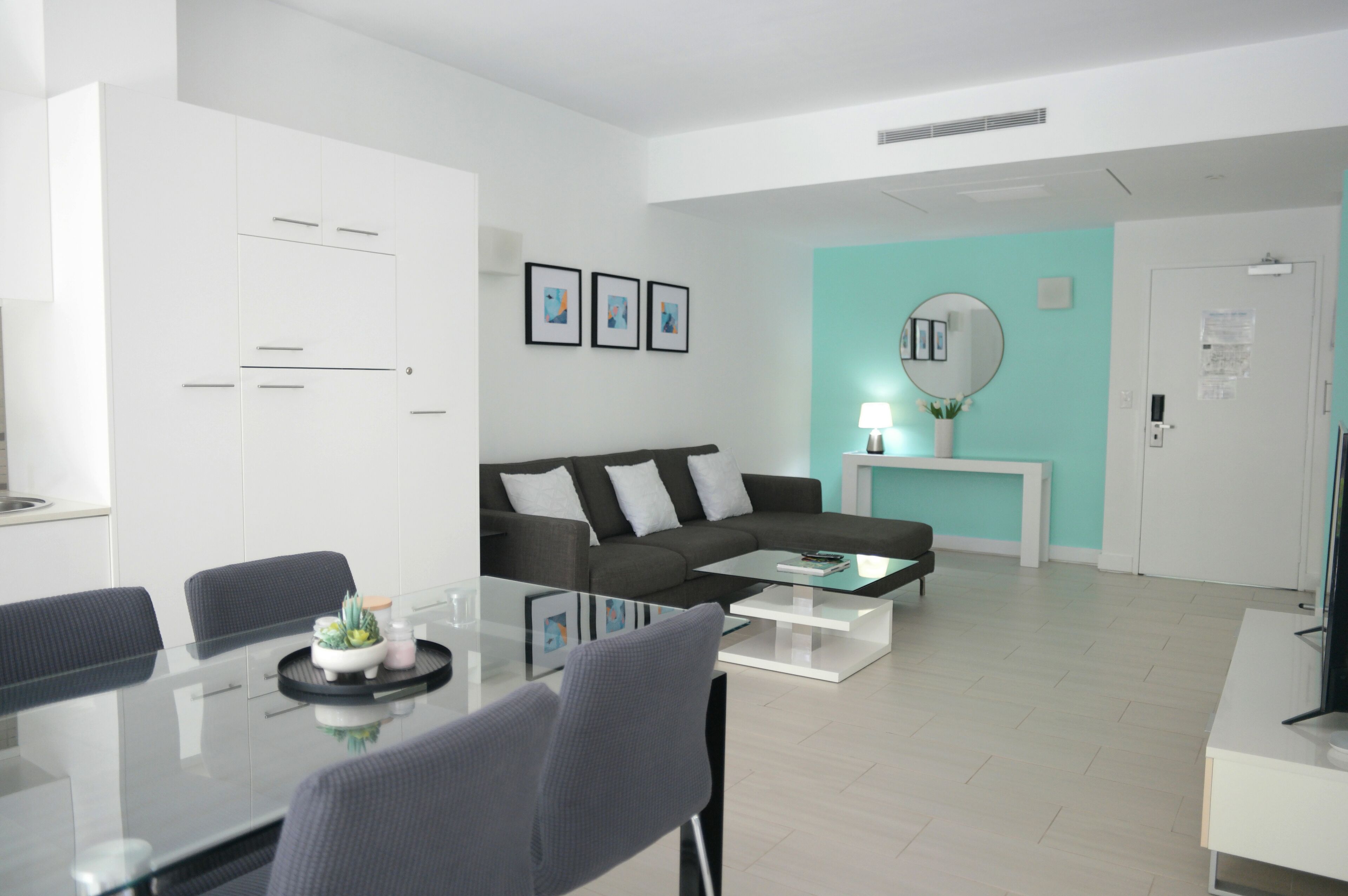 Lxry 2 bed Apt-Sea and Mountain View — image 2