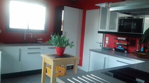 Fridge, microwave, oven, stovetop - Recent house comfortable (La Teste-de-Buch)