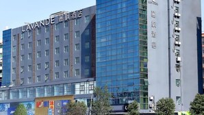 Front of property - Lavande Hotel (Baiyun Ave North Metro Station) (Guangzhou)
