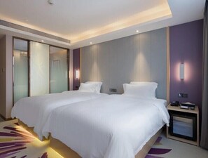 Deluxe Twin Room | Blackout drapes, iron/ironing board, free WiFi, bed sheets - Lavande Hotel (Baiyun Ave North Metro Station) (Guangzhou)