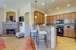 ثلاجة، ميكروويف، فرن، موقد طهي مسطح