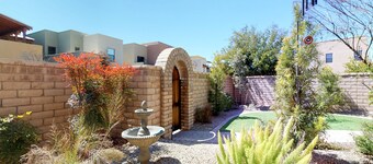 Comfortable home in Tucson - near town with shared pool, & hot tub