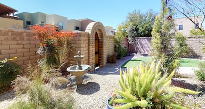 Comfortable home in Tucson - near town with shared pool, & hot tub