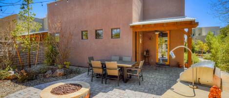 屋外ダイニングエリア