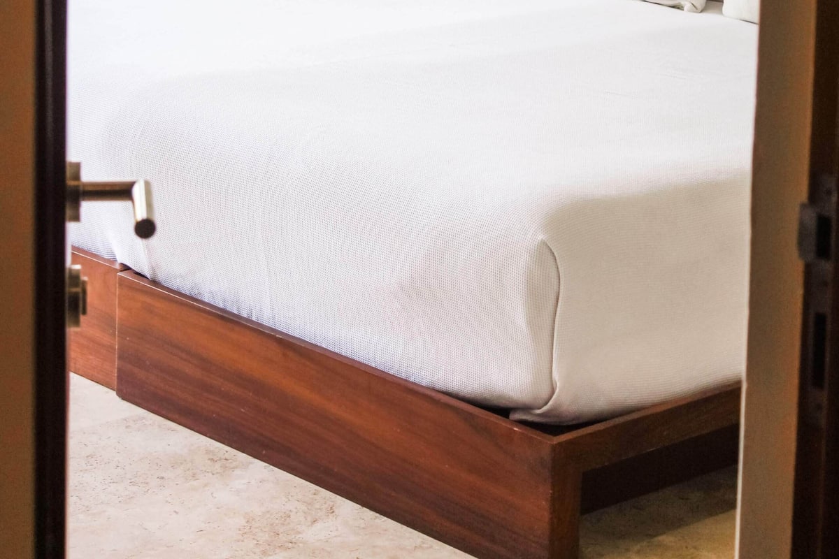 Hochwertige Bettwaren, Pillowtop-Betten, Verdunkelungsvorhänge