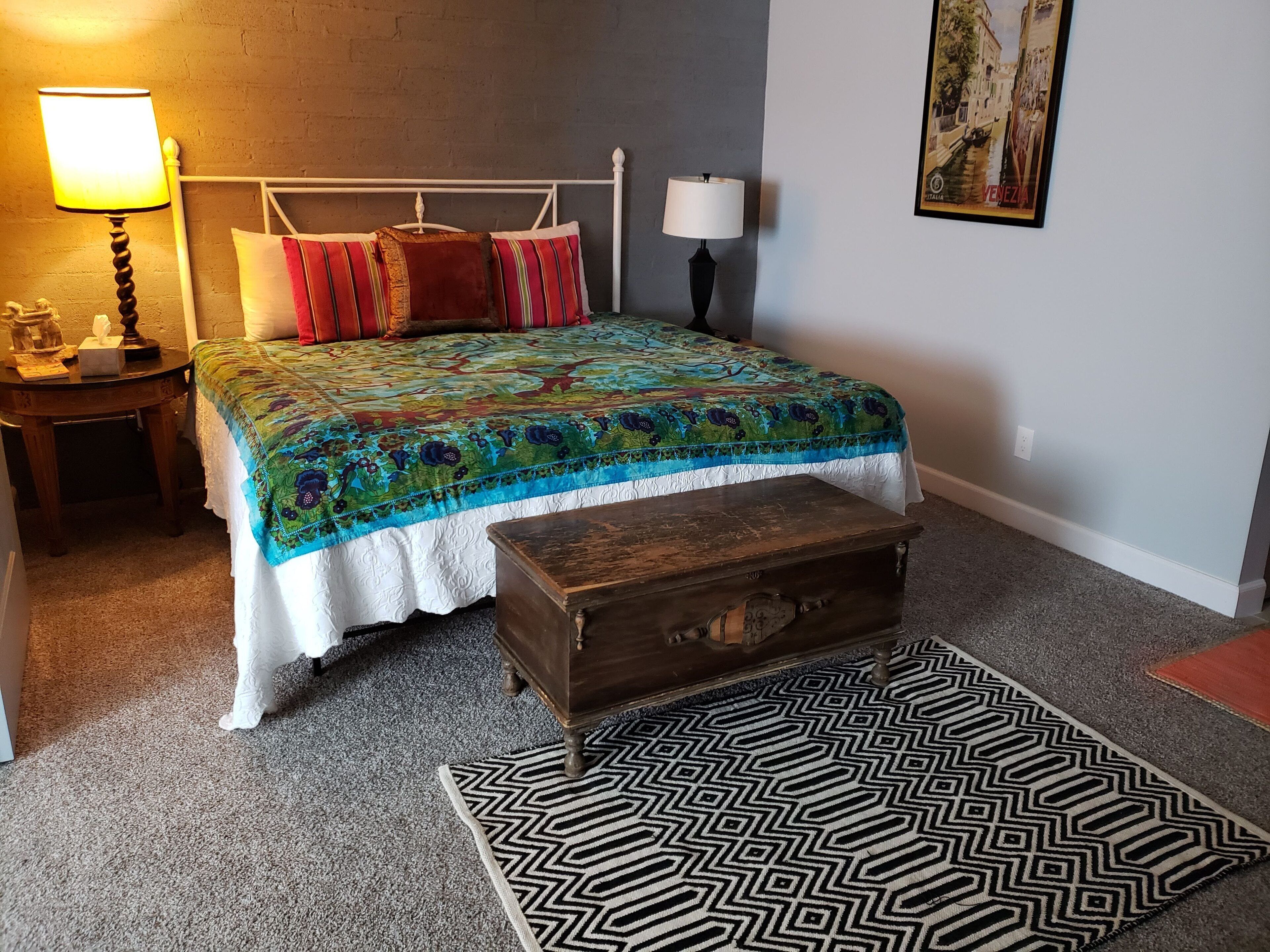 Hidden Mesa GEM!  3BR + 2Bath, Great Central Location