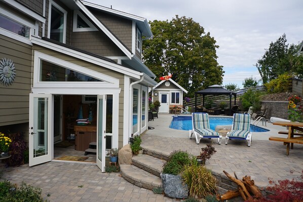 Outdoor pool, a heated pool