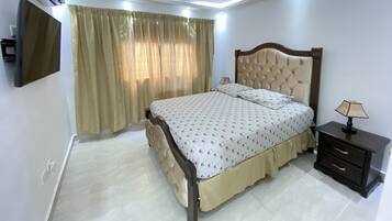 3 bedrooms, iron/ironing board, WiFi, bed sheets