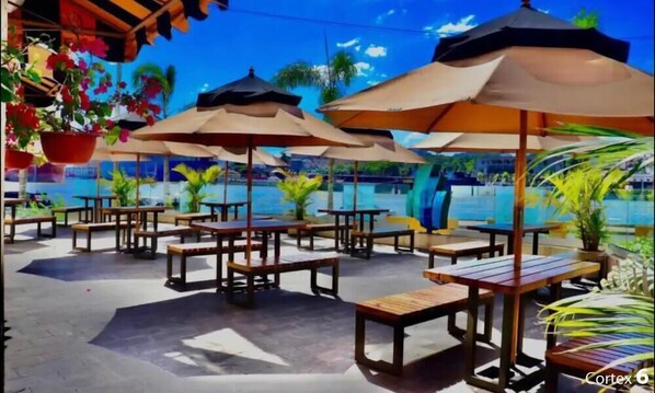 Outdoor dining - Waterfront View apartment at Riviera Colonial   (Santo Domingo)