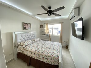 3 bedrooms, iron/ironing board, WiFi, bed sheets - Waterfront View apartment at Riviera Colonial   (Santo Domingo)