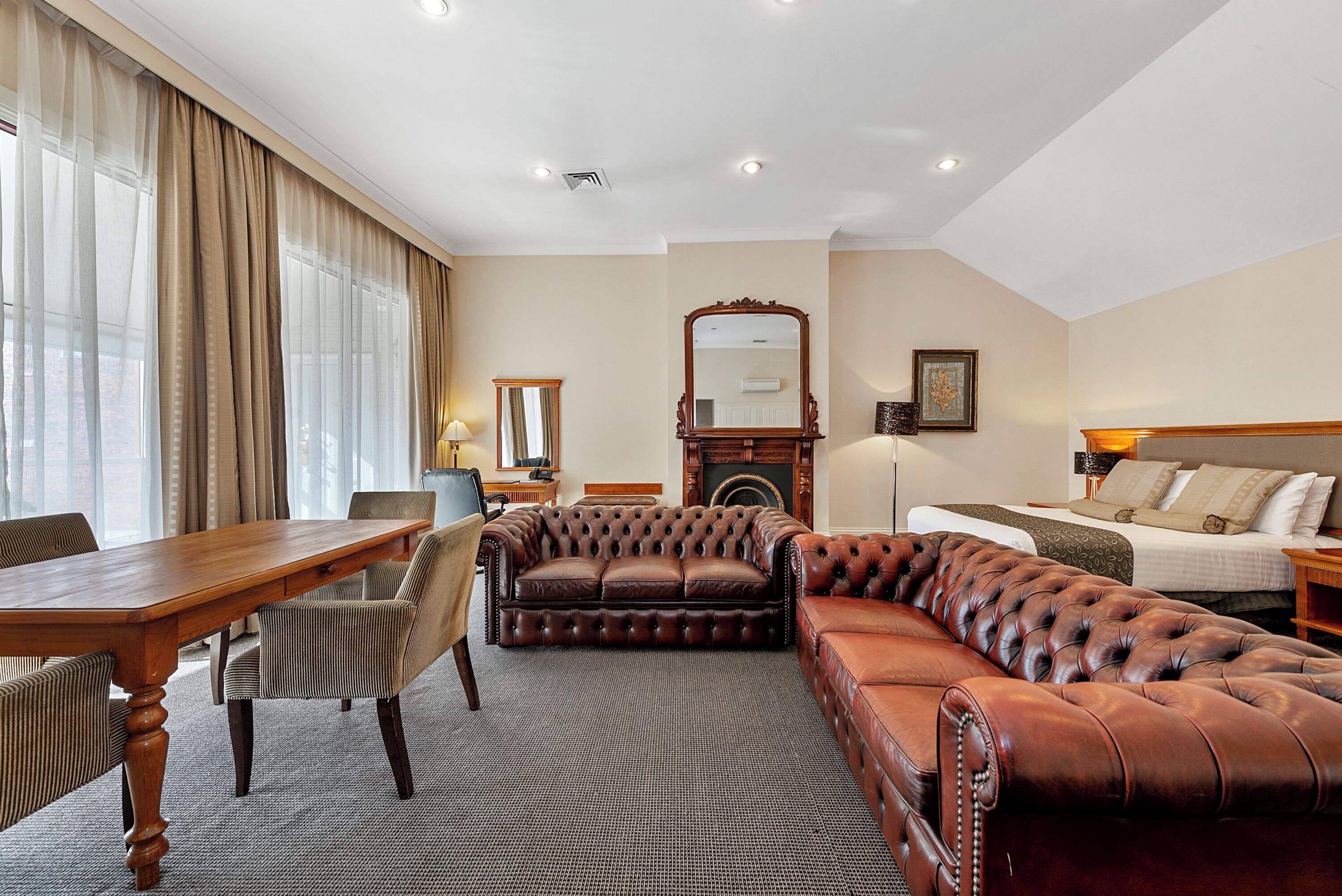 Smart TV, DVD player, iPod dock