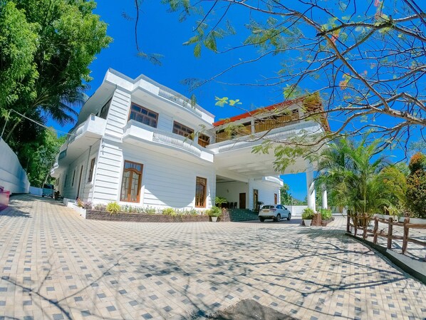 Exterior - Pearl White Palace (Udunuwara)