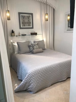 Desk, rollaway beds, free WiFi, bed sheets