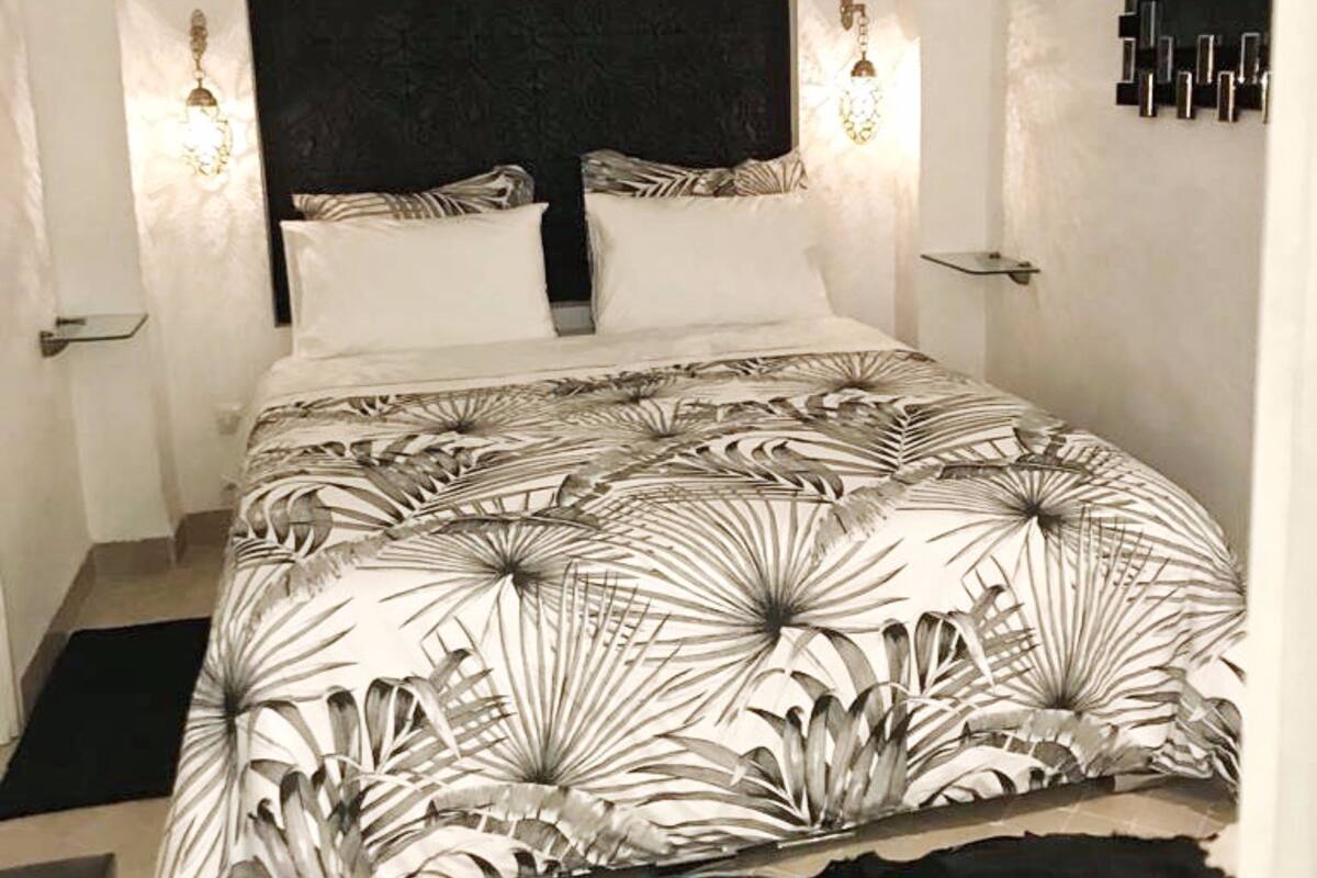 Desk, rollaway beds, free WiFi, bed sheets
