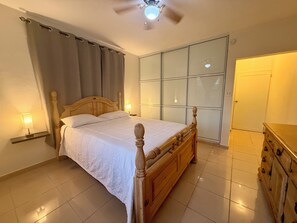 3 bedrooms, desk, iron/ironing board, free WiFi