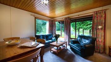 Chalet | Living room | 30-inch flat-screen TV with cable channels, TV