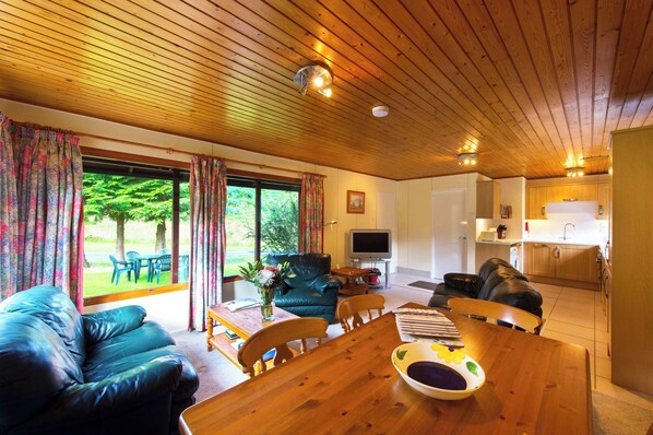 Chalet | Living area | 30-inch flat-screen TV with cable channels, TV - Kestrel Lodge With Mountain View Free Wifi (Crianlarich)
