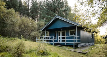 Otter With Mountain View and Enclosed Decking