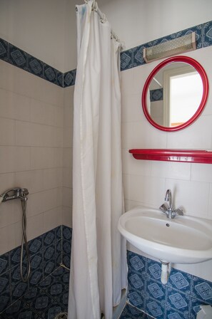 Shower, towels