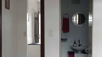 1 quarto, escrivaninha, Wi-Fi de cortesia, roupa de cama