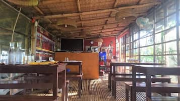 Desayuno de cocina local (PHP 150 por persona)