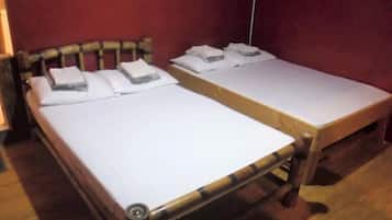 Habitación cuádruple | Ropa de cama